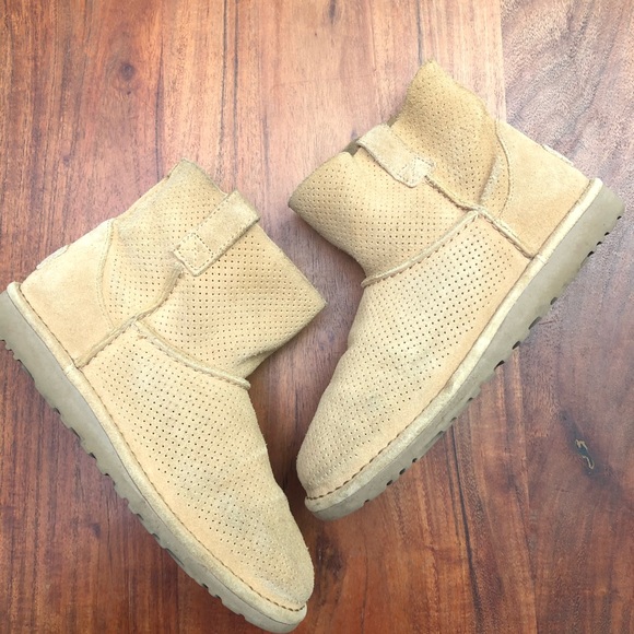 UGG CLASSIC UNLINED MINI PERF BOOTS - Picture 2 of 8
